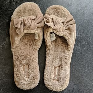 Kookaburra by UGGS size 10 slippers